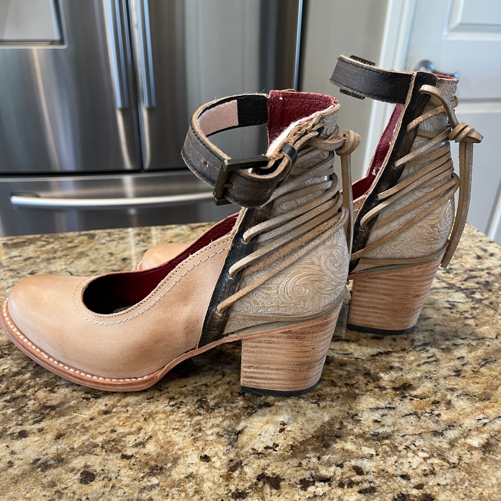 Freebird Raeanne blush size 9